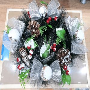 Venac sa ukrasima 30cm crvena W06-16A12 - Slika 1