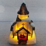Novogodišnja kućica sa osvetljenjem od keramike 10cm 1174 6 bubalica