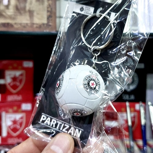 Privezak FK Partizan lopta Derbi 90 301837 bubalica Privezak-FK-Partizan-lopta-Derbi-90-301837-bubalica