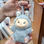 Labubu-privezak-Have-A-Seat-The-Monsters-1-od-7-2-bubalica