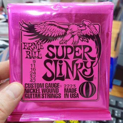 Zice-za-elektricnu-gitaru-Ernie-Ball-9-11-16-24-32-42-Super-Slinky-2223-Made-in-USA-2-bubalica